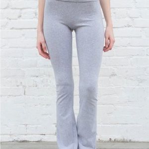 Brandy Melville flared l yoga/leggings